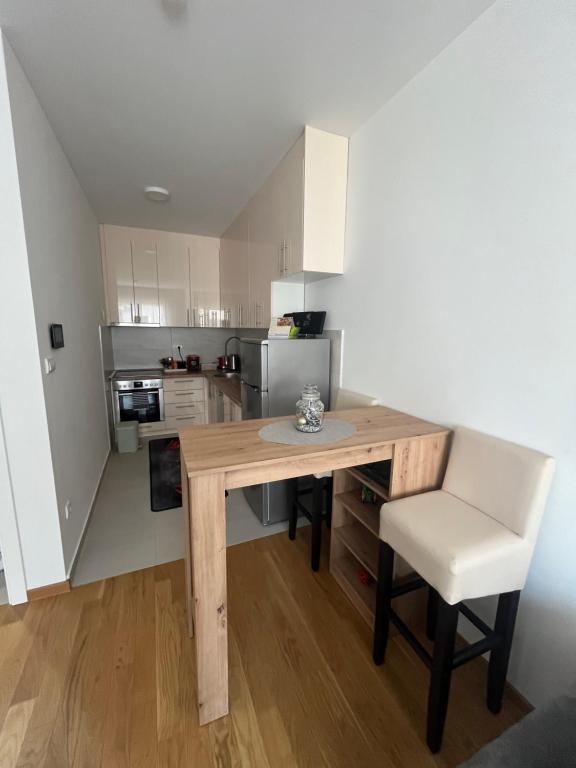 Lady - 5