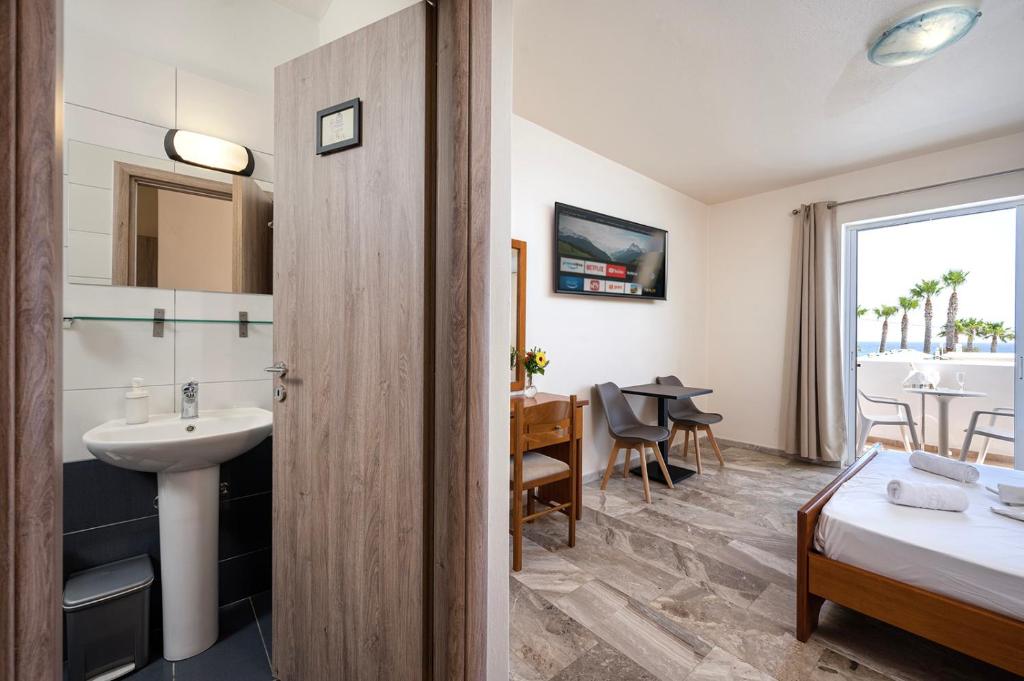 Mammis Beach Hotel — Hotel rooms in Kardamena, South Aegean
