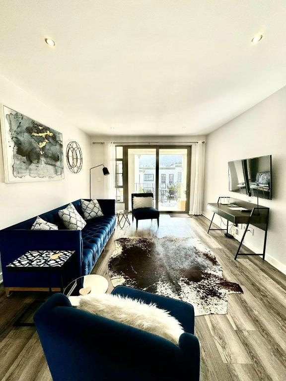 Close to Town With Great Views, Franschhoek