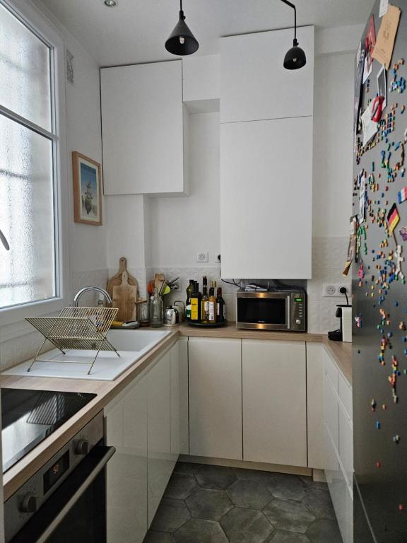 Cosy private room in Shared appartment with a couple - room for 1 traveler only ! no duo allowed - 4