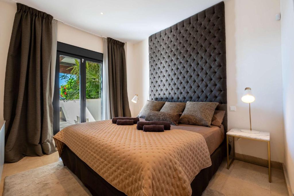 Luxury Escape - Los Flamingos Golf Retreat - 3