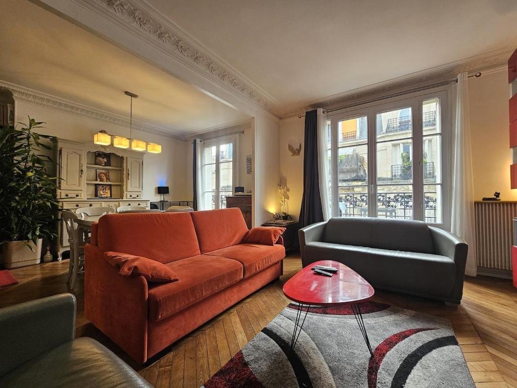 Montmartre beautiful 67 m2 Apartment with Gym & Balcony, Paris