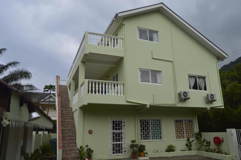 Exterior view, Chez Payet Airport Guesthouse in Seychelles Islands