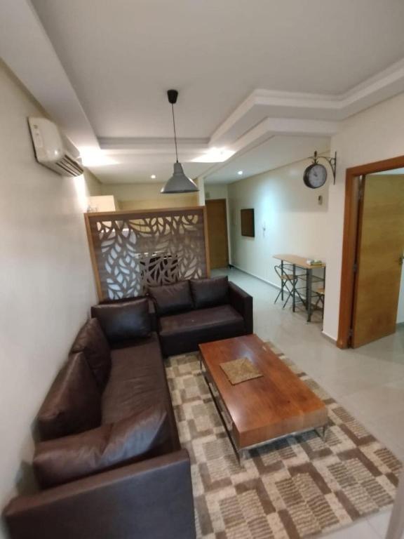 Cozy 1-BR with Large Terrace, Casablanca
