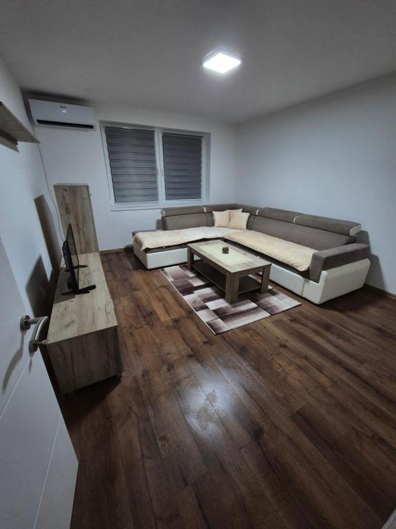 Zevs Apartman, Prijedor