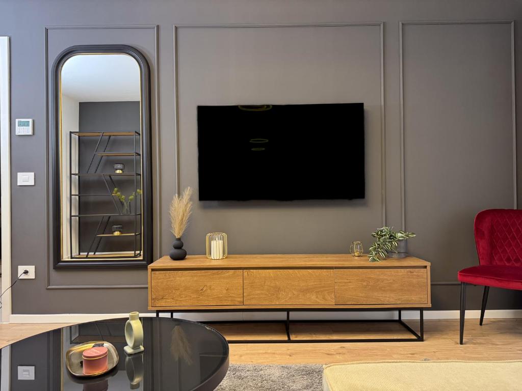 Velvet Noir, Modern & Luxury Apt, Parking, Brašov