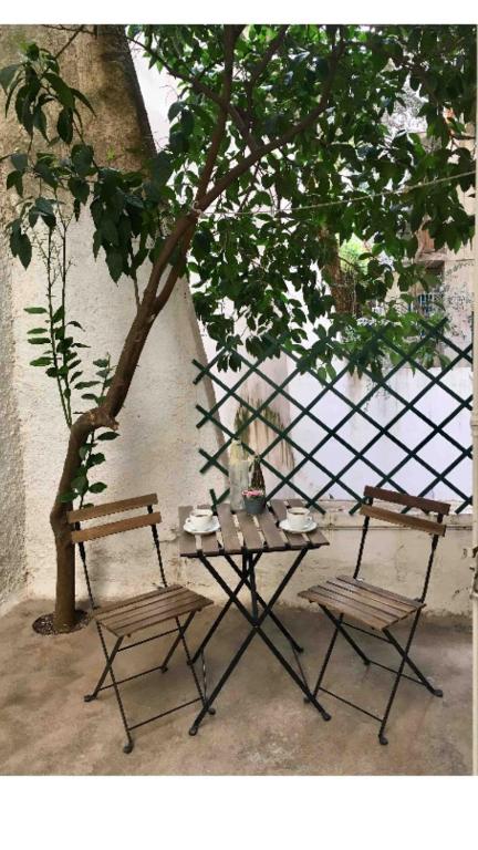 BUDGET FLAT , 10 min from Victoria square, Athen
