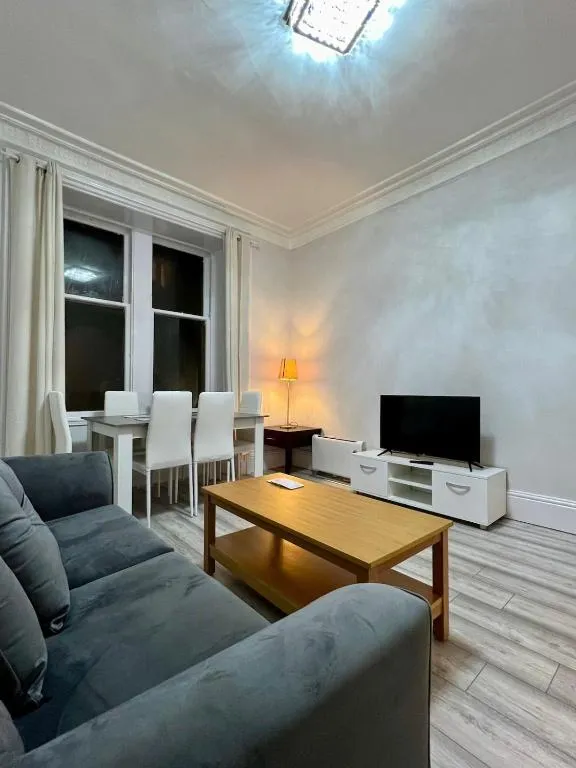Old Town Royal Mile 2 Bedrooms, hotel in Edinburgh