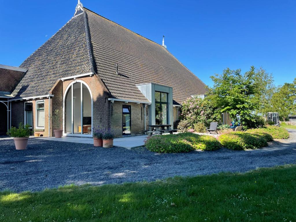 Statelan Logies, sfeervol en luxe ingericht vakantiehuis met 2 slaapkamers in het hart van friesland, Baardburen