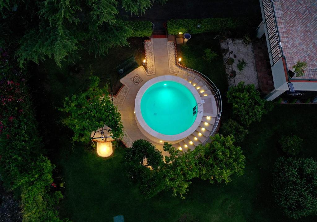 Triskelion, Nunziata