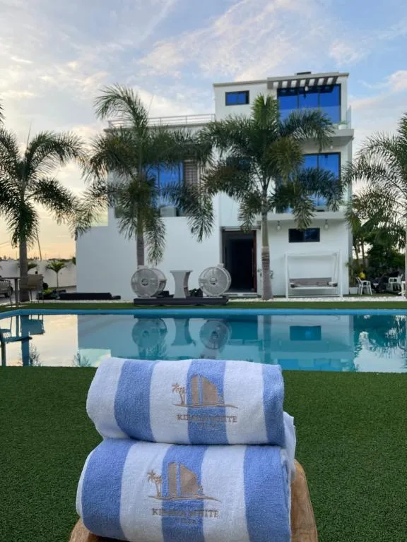 Kibada White Villa, hotel in Dar es Salaam
