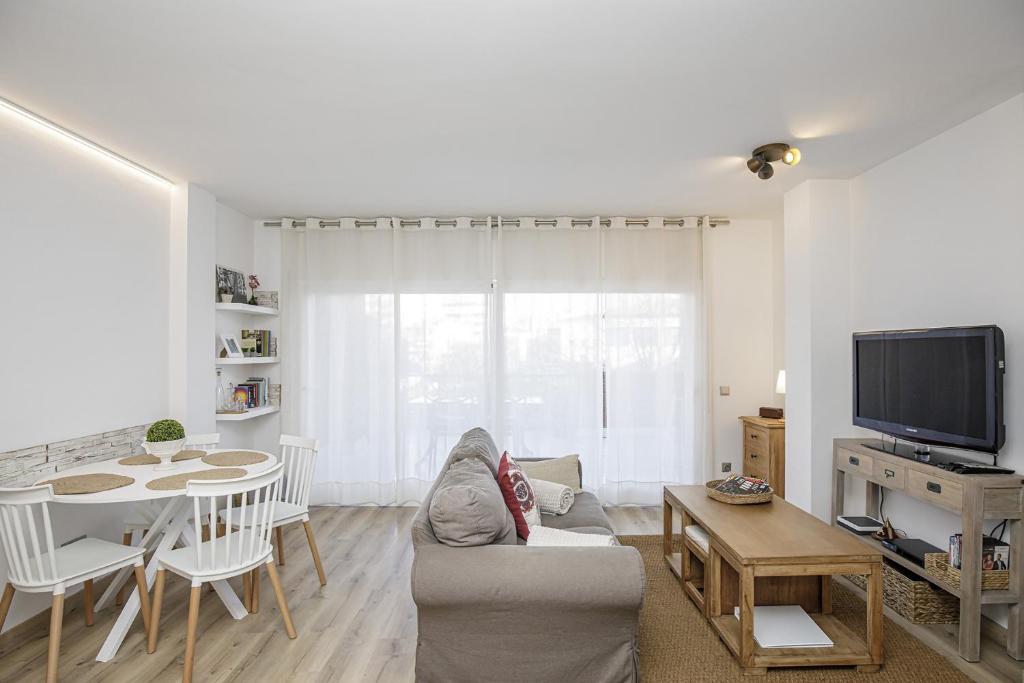 Apartamento con gran terraza en Girona - 1