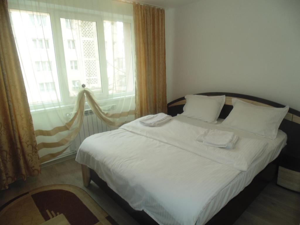 Lary Apartment — Hotel in Suceava