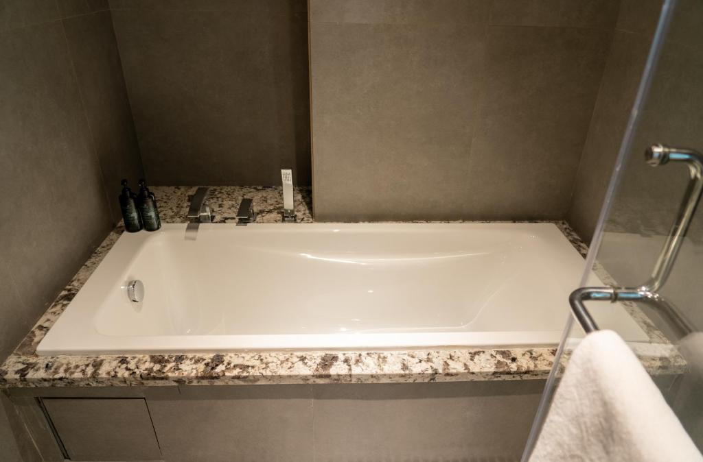 Ramada Encore By Wyndham Bhiwadi Phool Bagh Chowk