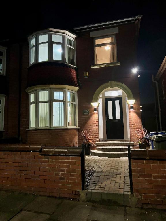 Comfortable Ensuite Rooms and Ample Street Parking, Doncaster