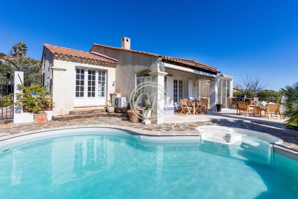 Provencal house with pool - 1