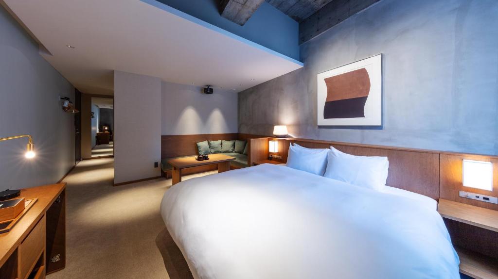 2. HOTEL AO..