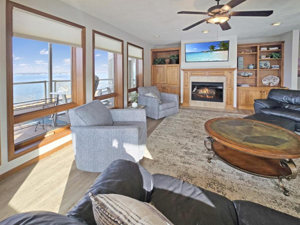 Bayview Sunset Escape at the Lake, Arnolds Park