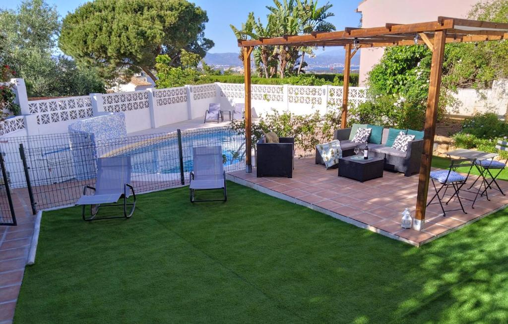 The Lemon Grove House - large private garden, private pool - perfect for families, Torremolinos