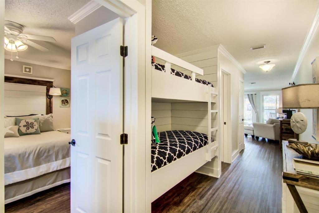 Settle on the Sand, Destin