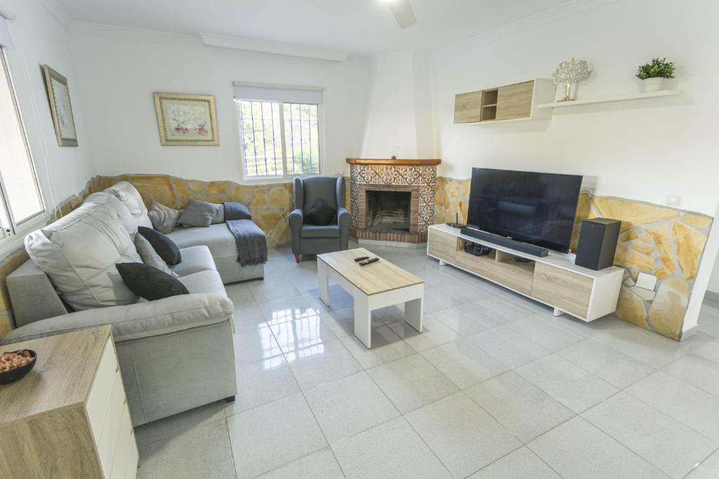 Canovas Nerja - Villa Marimel con Piscina Privada - 5