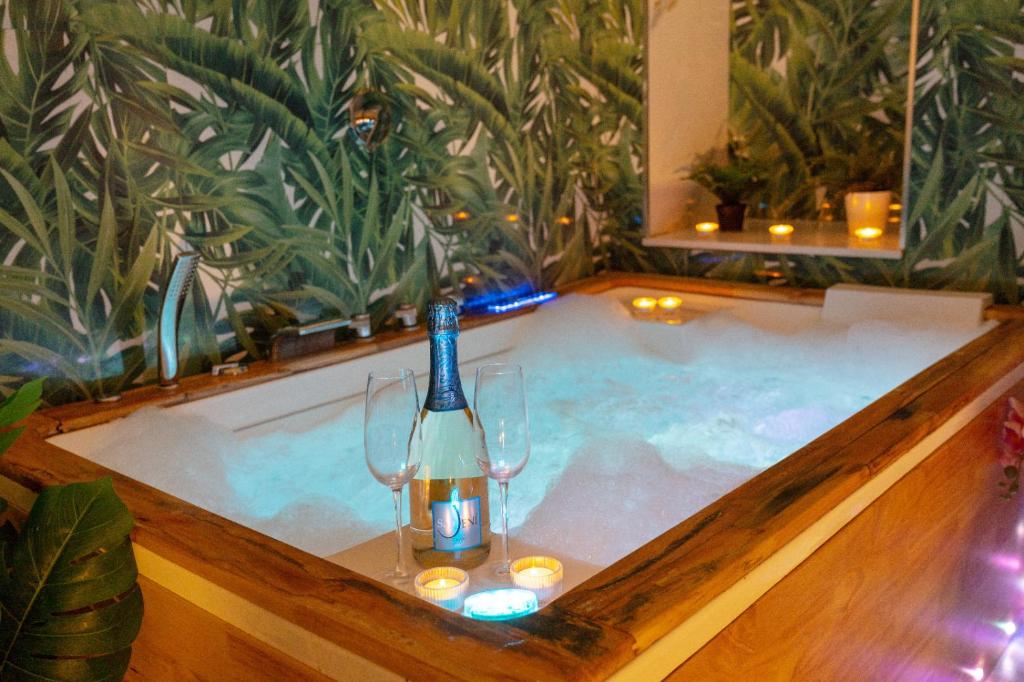 ETNEA 208 LUXURY JACUZZI SUITE Catania - 5