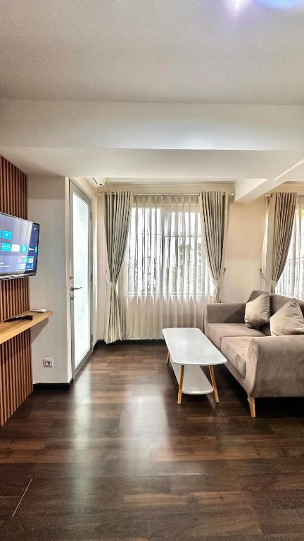 The Jarrdin Apartement by Apato