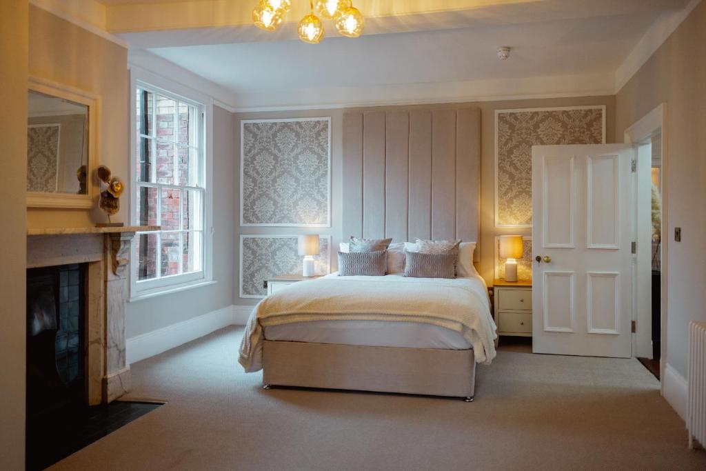 The Manor Lodge, Repton - Luxury Derbyshire Home Sleeps 14, Repton