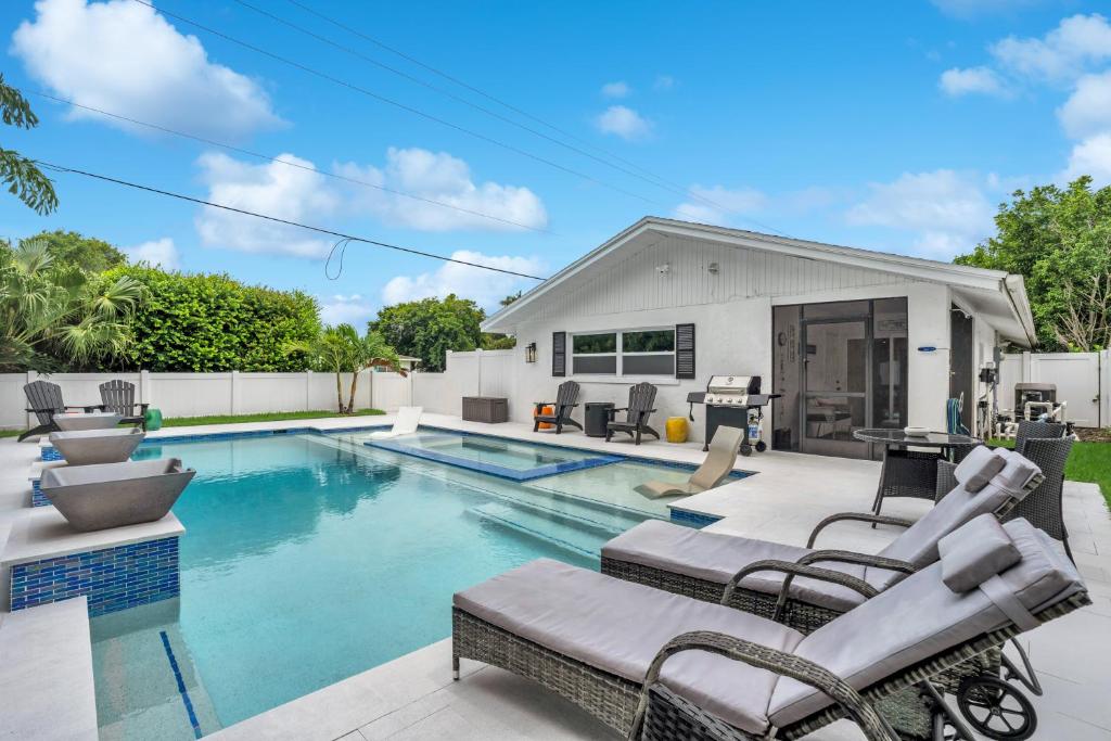 Sunset Splash, Naples