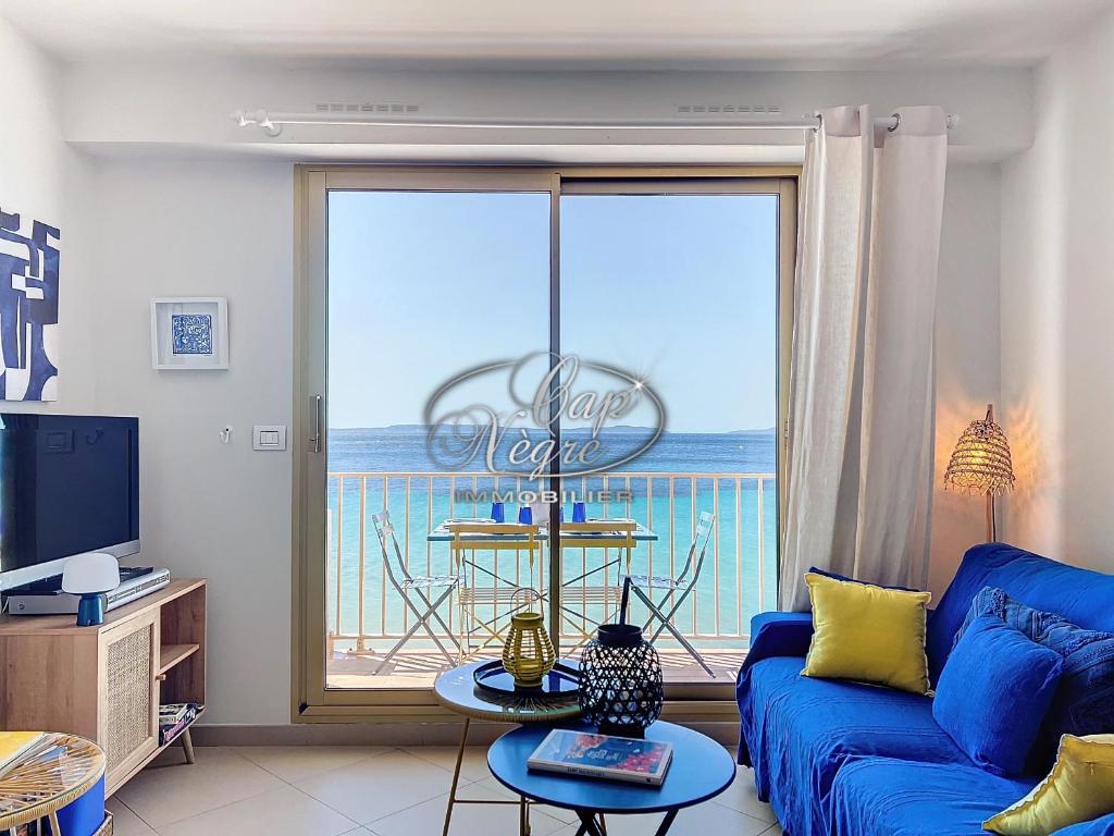 Appartement T2 vue mer, pieds dans l'eau avec accès direct à la plage de Cavalière - LE LAVANDOU - 2
