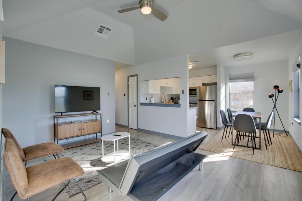 6 Mi to Smoothie King Center Apt in New Orleans, New Orleans