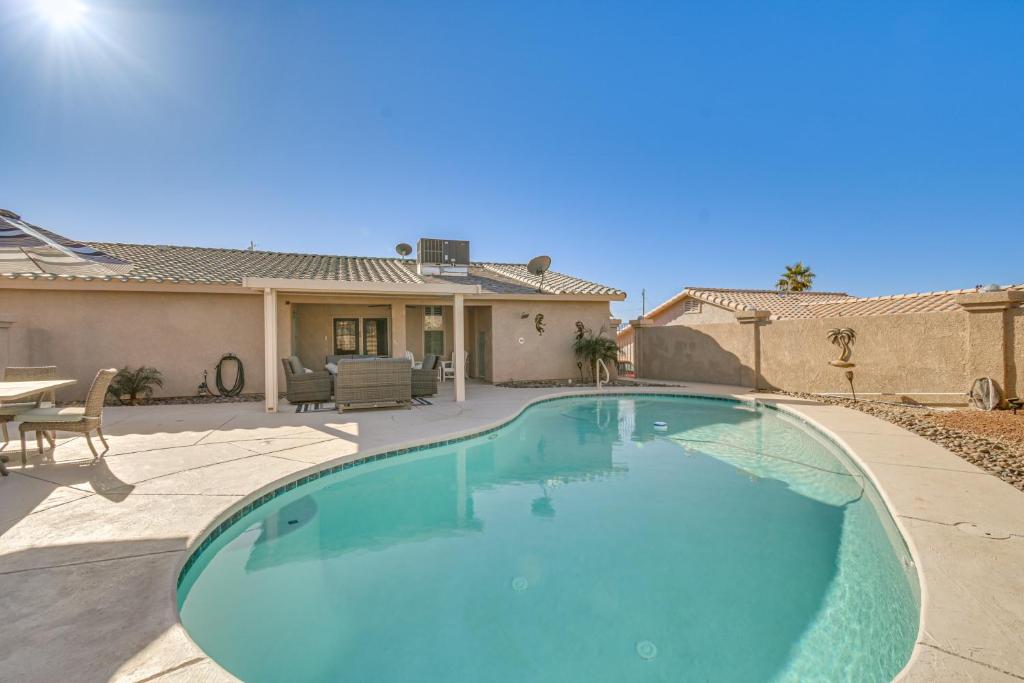 Grill, Fire Pit and Pool Lake Havasu City Home!, Lake Havasu City