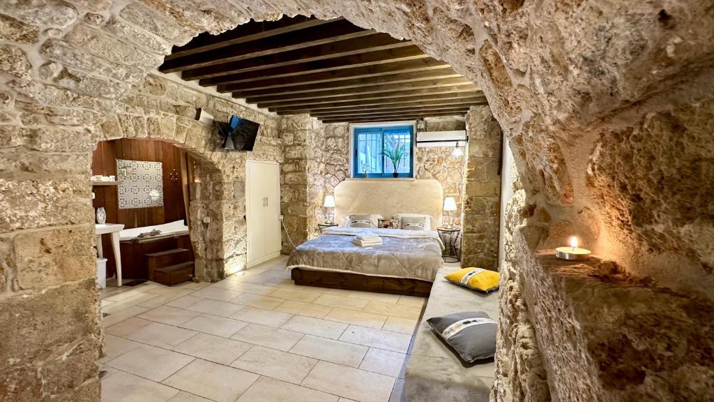 Jacuzzi Suite Near Lighthouse, Akko