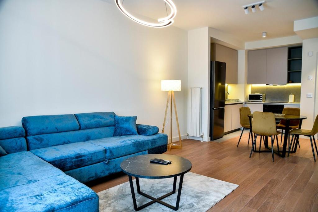 Lux Waterfront Charm 1 - 1