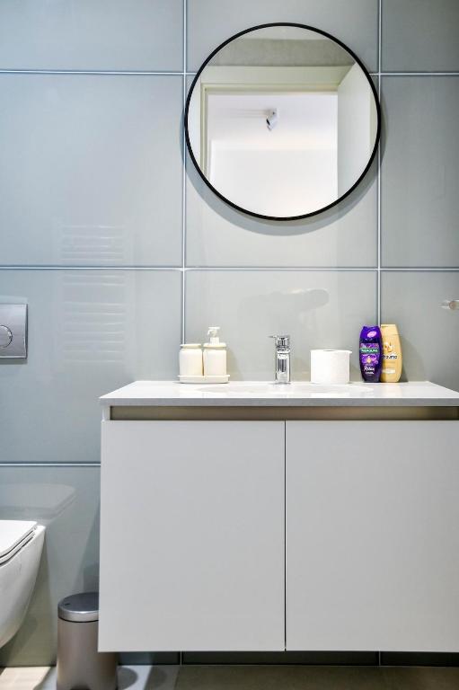 Lux Waterfront Charm 1 - 4