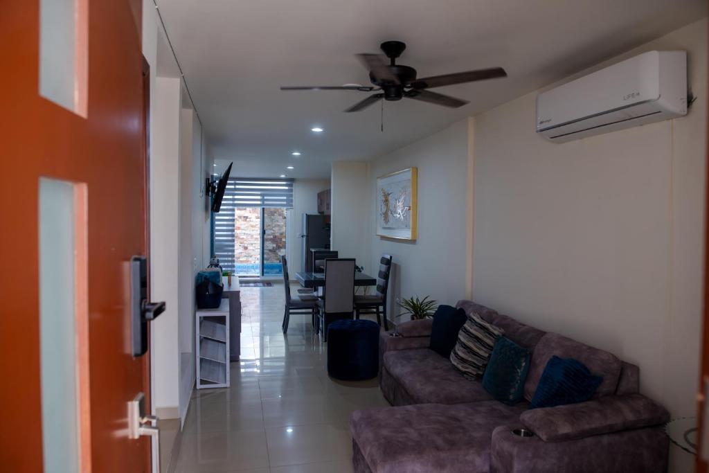 2BR-3BA Condo Block from Beach w Rooftop Jacuzzi - 2