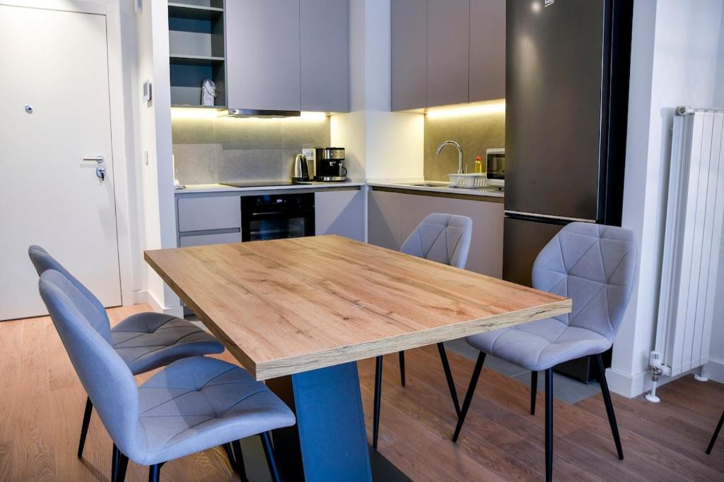 Lux Waterfront Charm 4 - 2