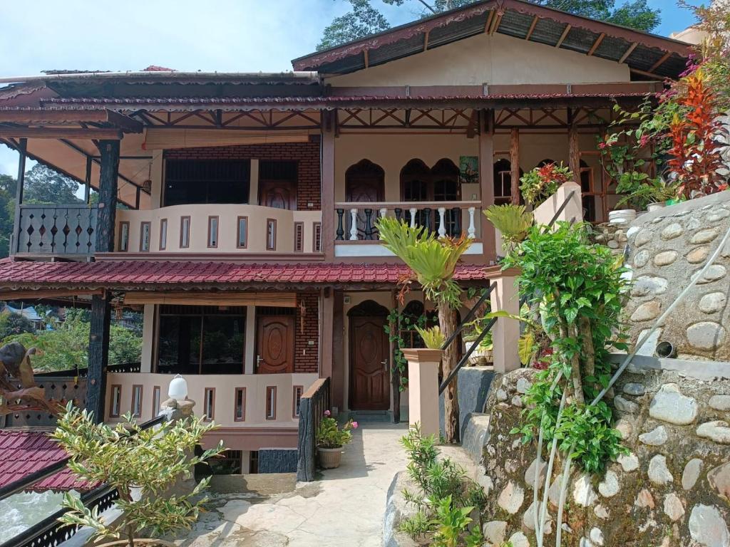 Fidodido Guesthouse Jungle trekking only book with us if you stay on here