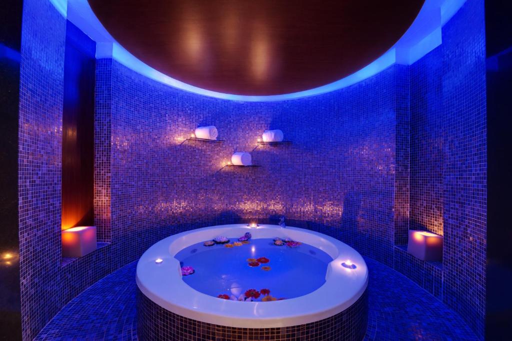 Hot tub
