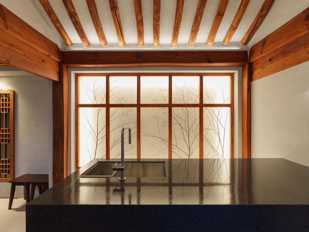 Bukchon Hanok &#8211; &#8216;Yul Jae&#8217; The access code is sent by message