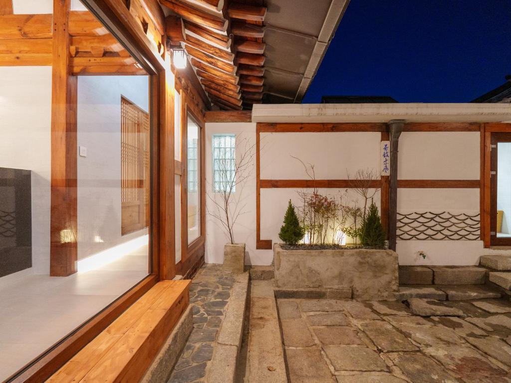 Bukchon Hanok &#8211; &#8216;Yul Jae&#8217; The access code is sent by message