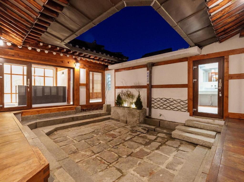 Bukchon Hanok &#8211; &#8216;Yul Jae&#8217; The access code is sent by message