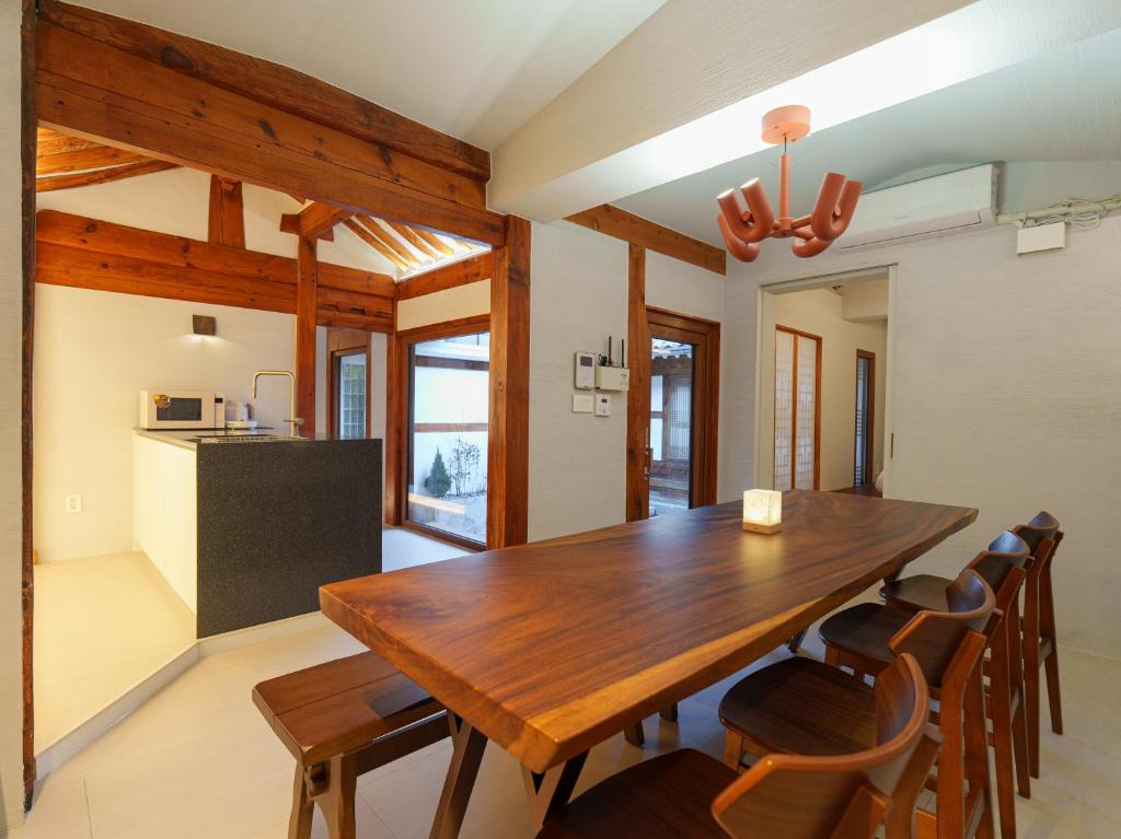 Bukchon Hanok - 'Yul Jae' The access code is sent by message