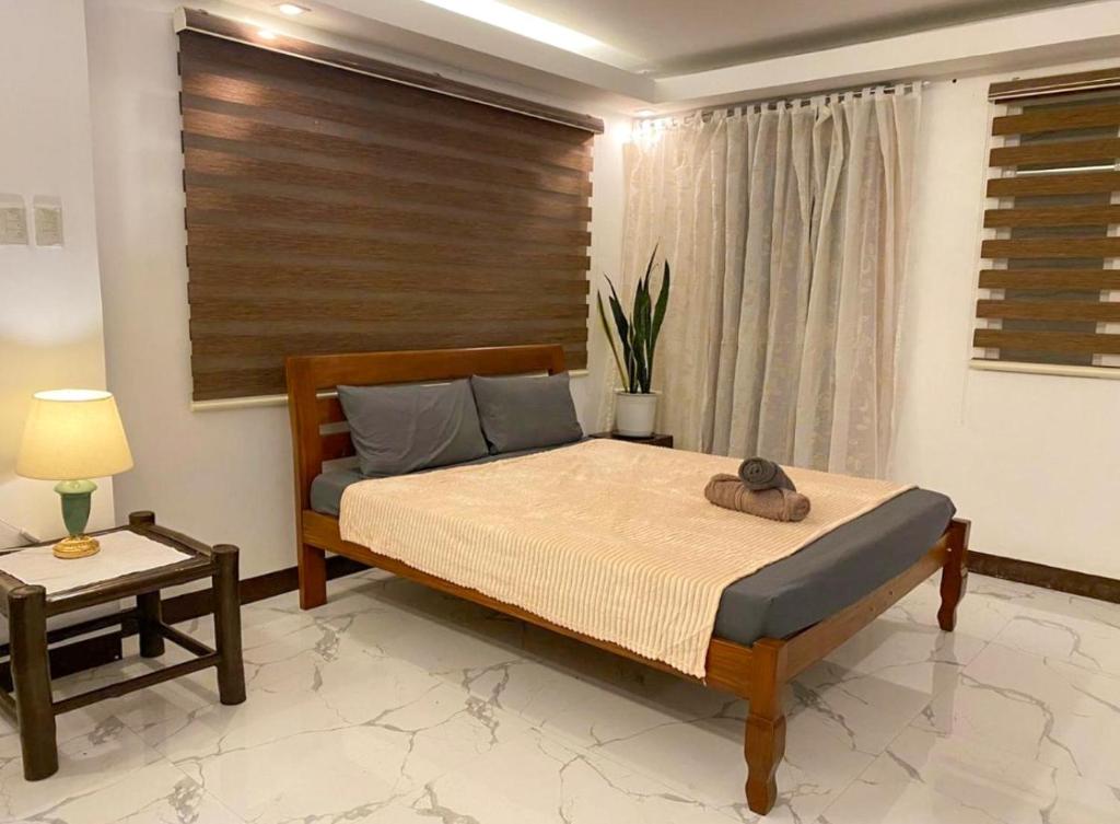 Alfonso HideAway, Alfonso