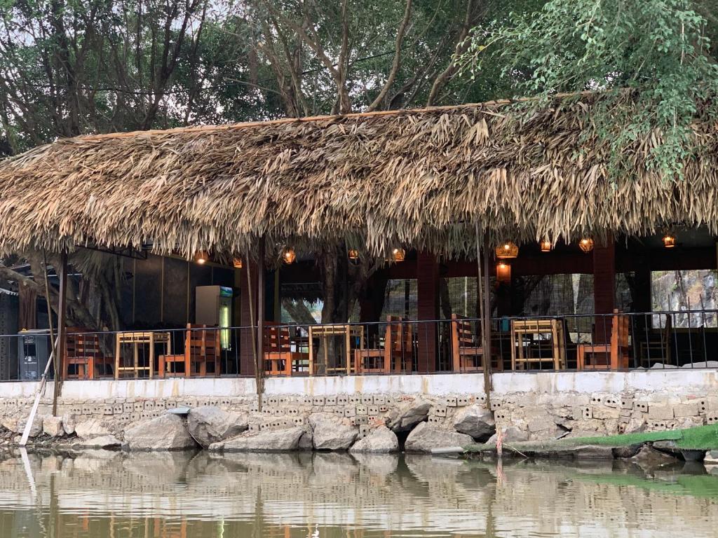 Trang An River Mountain Ecolodge