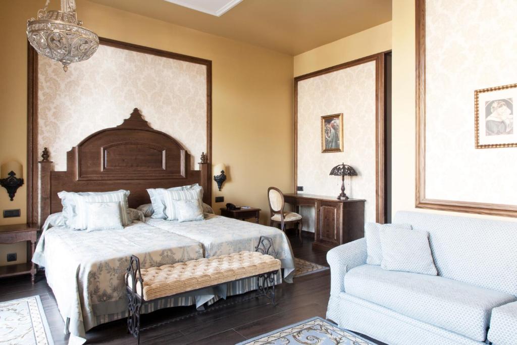 PortAventura Hotel Lucy's Mansion - Includes unlimited access & Express wristband to PortAventura Park & Ferrari Land - 2