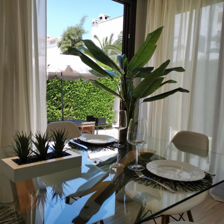 Modern house with pool, just 700m away from beach - 1