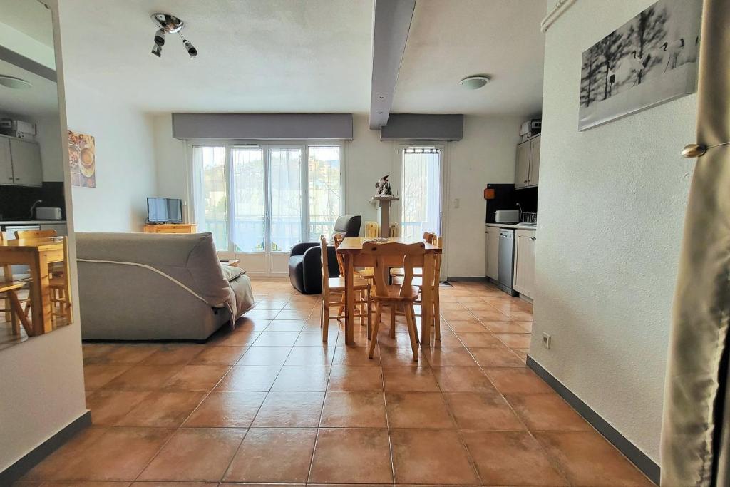6-bed apartment close to the slopes, Briançon