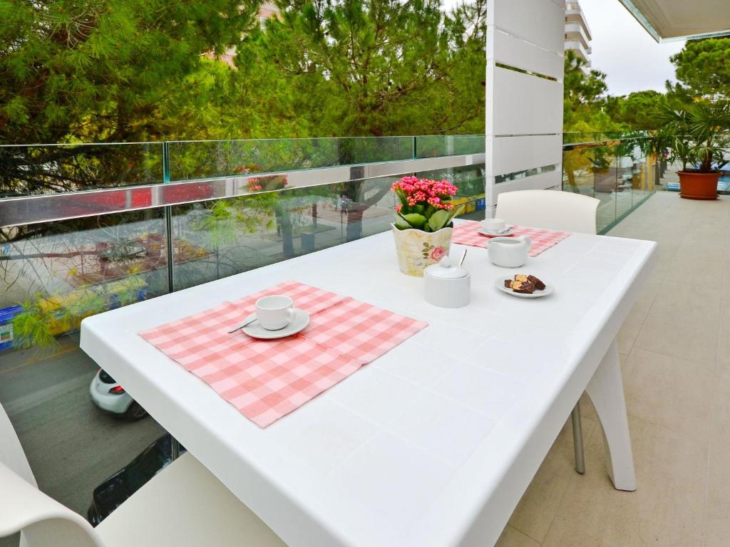 Apartment Fiore-10 by Interhome - 1