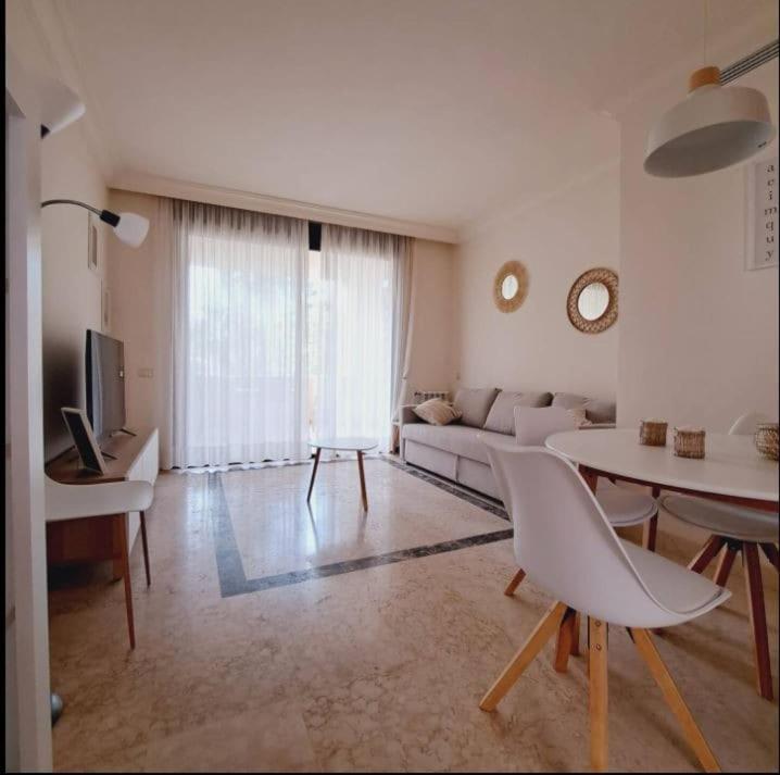 Cozy, great views, walking to golf course, pool - 4